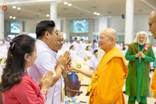 ภาพ No.124598:พิธีมอบโล่วัชรเกียรติยศ โครงการตอบปัญหาศีลธรรมเพื่อสันติภาพโลก (World-PEC) ต่างประเทศ ครั้งที่ 17 ณ ห้องแก้วสารพัดนึก 1 วัดพระธรรมกาย ในวันมาฆบูชา เสาร์ที่ 24 กุมภาพันธ์ พ.ศ. 2567