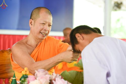 ภาพ No.135179:พิธีตัดปอยผม, พิธีขอขมารับผ้าไตร, พิธีบรรพชา, พิธีถวายบาตร ในโครงการบรรพชาสามเณร ฟื้นฟูพระพุทธศาสนาทั่วไทย  ณ ศูนย์ปฏิบัติธรรมบุญประสาน ต.พญาเย็น อ.ปากช่อง จ.นครราชสีมา วันที่ 5 เมษายน พ.ศ. 2567