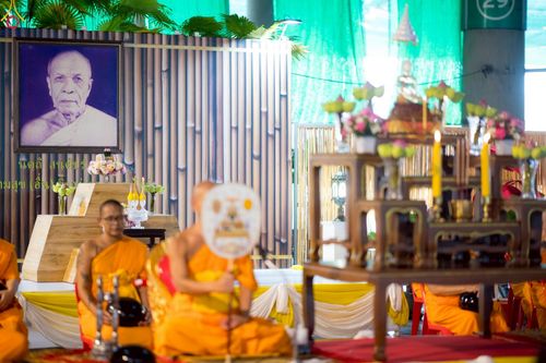 ภาพ No.246567:วันที่ 14 กันยายน พ.ศ. 2568 พิธีตักบาตรฉลองพระใหม่ ในโครงการอุปสมบทหมู่บูชาธรรม ครบรอบ108ปี วันครูผู้ค้นพบวิชชาธรรมกาย ณ วิหารคด วัดพระธรรมกาย