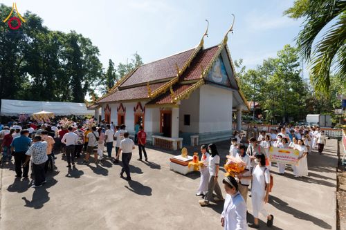 ภาพ No.173027:พิธีทอดกฐิน วัดนาบุญเฉลิมราษร์ ปราจีนบุรี ในโครงการกฐินสามัคคีทั่วไทย 30,000 วัด บูชาธรรม 80 ปี หลวงพ่อธัมมชโย โดยคณะศิษยานุศิษย์วัดพระธรรมกาย วันที่ 2 พฤศจิกายน พ.ศ. 2567