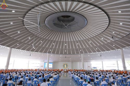 ภาพ No.91509:พิธีบุพเปตพลี ครั้งที่ 142 ร่วมอุทิศบุญแด่หมู่ญาติที่ล่วงลับไปแล้ว และสืบทอดอายุพระพุทธศาสนา วันอาทิตย์ที่ 29 ตุลาคม พ.ศ. 2566 (วันพระขึ้น 15 ค่ำ เดือน 11) ณ หอฉันคุณยายอาจารย์ฯ วัดพระธรรมกาย