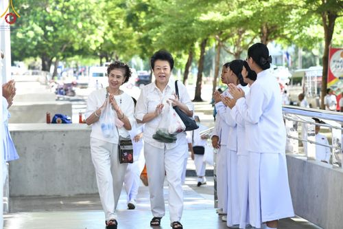 ภาพ No.151121:พิธีบูชาข้าวพระ ในวันอาทิตย์ต้นเดือน วันที่ 1 กันยายน พ.ศ. 2567 ณ สภาธรรมกายสากล วัดพระธรรมกาย