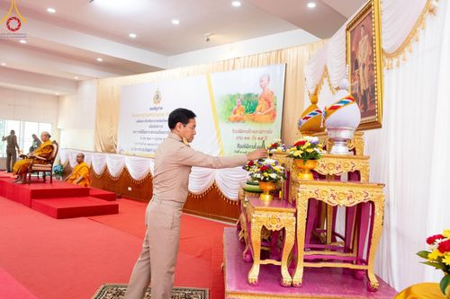 ภาพ No.59079:พิธีปลงผมและแห่นาคธรรมทายาท ในโครงการบรรพชาสามเณร ภาคฤดูร้อน เฉลิมพระเกียรติพระบาทสมเด็จพระเจ้าอยู่หัว เนื่องในโอกาส  พระราชพิธีมหามงคลเฉลิมพระชนมพรรษา 6 รอบ  ปลงผมนาคในวันที่ 21 เมษายน พ.ศ 2567 ณ วัดกลางธนรินทร์ (ธรรมอุทยานบ้านแป้ง)
