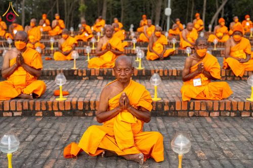 ภาพ No.130580:พิธีจุดโคมประทีปถวายเป็นพุทธบูชา ในโครงการบรรพชา 1,250 รูป ณ มหาวิหารมายาเทวี แดนประสูติ สวนลุมพินี ประเทศเนปาล วันที่ 9 มีนาคม พ.ศ. 2567