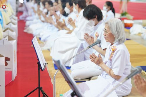 ภาพ No.85321:พิธีถวายมหาสังฆทานคณะสงฆ์ 2000 กว่าวัดทั่วประเทศปีที่ 23, พิธีถวายไทยธรรมคณะสงฆ์ 323 วัด 4 จังหวัดชายแดนภาคใต้, พิธีมอบปัจจัยช่วยเหลือครู 4 จังหวัดชายแดนภาคใต้ ณ สภาธรรมกายสากล วัดพระธรรมกาย ในวันสมาธิโลก อาทิตย์ที่ 6 สิงหาคม พ.ศ. 2566