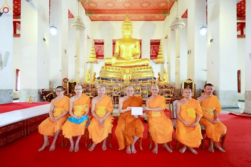 ภาพ No.261985:วันที่ 20 ตุลาคม พ.ศ. 2568 ถวายปัจจัยสมทบกฐิน ในโครงการกฐินสามัคคีทั่วไทย 30,000 วัด โดยคณะศิษยานุศิษย์ บูชาธรรม 81 ปี หลวงพ่อธัมมชโย ณ วัดมหาธาตุยุวราชรังสฤษฎิ์ราชวรมหาวิหาร เขตพระนคร กรุงเทพมหานครฯ