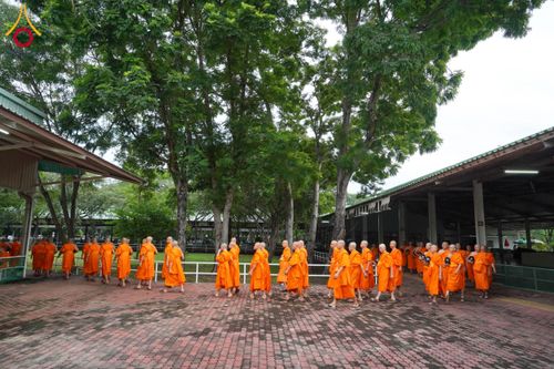 ภาพ No.144240:พิธีตักบาตรพระใหม่  โครงการบรรพชาอุปสมบทหมู่ ธรรมทายาทนานาชาติ (ภาษาจีน) ณ อาคารโถงช้าง วัดพระธรรมกาย วันอาทิตย์ที่ 14 กรกฎาคม พ.ศ. 2567