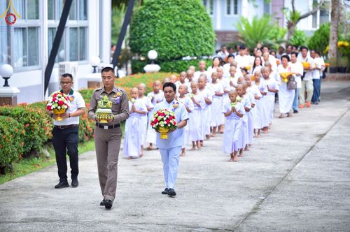 ภาพ No.216450:วันอังคารที่ 8 เม.ย. พ.ศ. 2568 พิธีบรรพชาสามเณร ณ ศูนย์ปฏิบัติธรรมเขาคิชฌกูฏ จันทบุรี