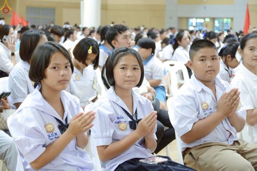 ภาพ No.245875:วันเสาร์ที่ 13 กันยายน พ.ศ. 2568 พิธีมอบผ้าไตรประธานกฐินสัมฤทธิ์เด็กดี V-Star ณ สภาธรรมกายสากล วัดพระธรรมกาย