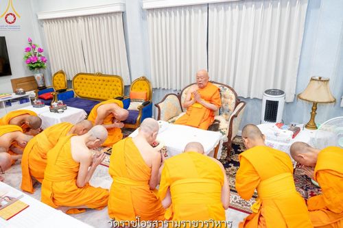 ภาพ No.145829:คณะสงฆ์วัดพระธรรมกาย ทำวัตรพระผู้ใหญ่ ในเทศกาลเข้าพรรษา วันจันทร์ที่ 22 กรกฎาคม พ.ศ. 2567