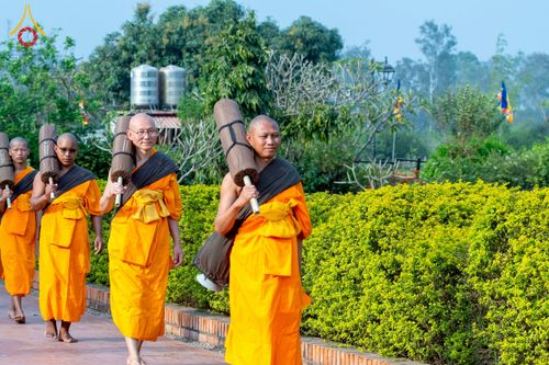 ภาพ No.212861:วันที่ 14 - 15 มีนาคม พ.ศ. 2568 คณะสงฆ์และสามเณรเดินธรรมยาตรา ในโครงการบวชสามเณรเนปาล 500 รูป ไปยังสถานที่รอบมายาเทวีและลุมพินีเกรด ณ ลุมพินี ประเทศเนปาล
