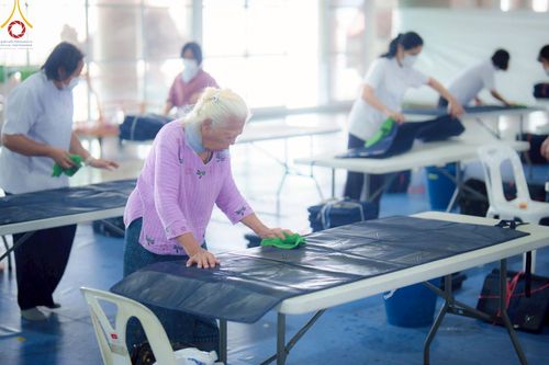 ภาพ No.218225:วันที่ 12-18 เมษายน พ.ศ. 2568 พระภิกษุและเจ้าหน้าที่อาสาสมัคร เตรียมพื้นที่ต้อนรับพักค้างพระสังฆาธิการ เนื่องในงานวันคุ้มครองโลก 22 เมษายน พ.ศ. 2568