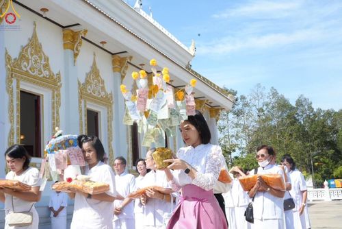 ภาพ No.167160:พิธีทอดกฐิน ณ วัดป่าสวนพฤกษชาติ ต.ทุ่งโพธิ์ อ.นาดี จ.ปราจีนบุรี ในโครงการกฐินสามัคคีทั่วไทย 30,000 วัด บูชาธรรม 80 ปี หลวงพ่อธัมมชโย โดยคณะศิษยานุศิษย์วัดพระธรรมกาย วันที่ 24 ตุลาคม พ.ศ. 2567