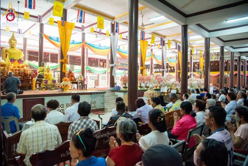 ภาพ No.175193:พิธีทอดกฐิน วัดแรก จ.เพชรบุรี ในโครงการกฐินสามัคคีทั่วไทย 30,000 วัด บูชาธรรม 80 ปี หลวงพ่อธัมมชโย โดยคณะศิษยานุศิษย์วัดพระธรรมกาย วันที่ 14 พฤศจิกายน พ.ศ. 2567