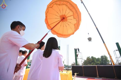 ภาพ No.121084:พิธีทอดผ้าป่า โครงสร้างหลังคา เสาคู่ค้ำฟ้ามหามงคล เพื่อสถาปนาอาคาร 80 ปี หลวงพ่อธัมมชโย ณ ศูนย์ปฏิบัติธรรมวิหารแดง ต.เจริญธรรม อ.วิหารแดง จ.สระบุรี วันที่ 27 มกราคม พ.ศ. 2567