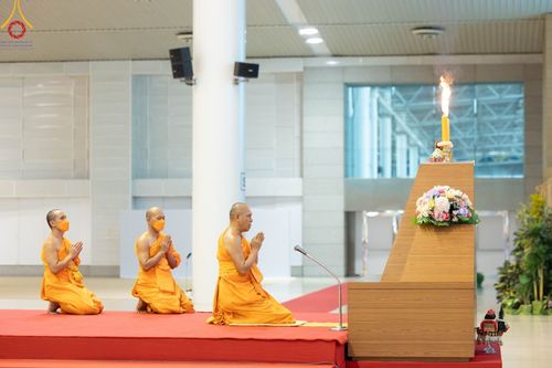 ภาพ No.101621:พิธีขอบรรพชา, พิธีขอสรณคมน์และศีล, พิธีถวายบาตร ในโครงการอุปสมบทหมู่ รุ่นบูชาธรรมมหาปูชนียาจารย์ ณ วัดพระธรรมกาย วันที่ 9 ธันวาคม พ.ศ. 2566