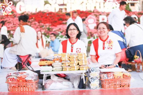 ภาพ No.106763:พิธีตักบาตรพระ ๒๐๐ รูป  "สร้างบุญใหญ่ ส่งท้ายปีเก่า ต้อนรับปีใหม่ ๒๕๖๗" วันอาทิตย์ที่ ๓๑ ธันวาคม ๒๕๖๖ ณ ถนนหน้าที่ว่าการอำเภอภูเรือ อำเภอภูเรือ จังหวัดเลย