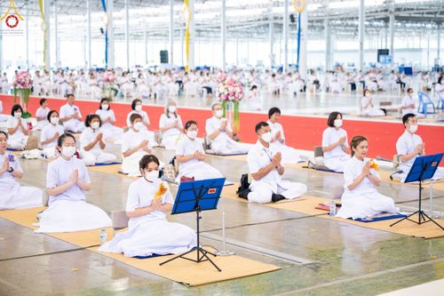 ภาพ No.90456:พิธีปฏิบัติธรรม และพิธีจุดเทียนใจ ไฟนิรันดร์ อนันตชัย วันอาทิตย์ที่ 15 ตุลาคม พ.ศ. 2566 ณ สภาธรรมกายสากล วัดพระธรรมกาย