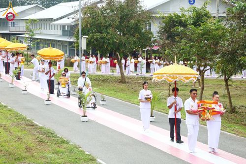 ภาพ No.174241:พิธีทอดกฐินกตัญญูบูชาธรรม ณ พระมหาเจดียทัตตชีโว ศูนย์อบรมเยาวชนกาญจนบุรี ในโครงการกฐินสามัคคีทั่วไทย 30,000 วัด บูชาธรรม 80 ปี หลวงพ่อธัมมชโย โดยคณะศิษยานุศิษย์วัดพระธรรมกาย วันที่ 9 พฤศจิกายน พ.ศ. 2567