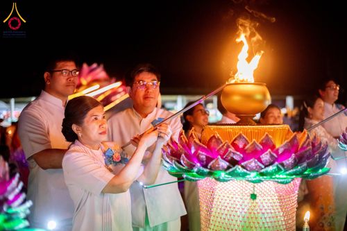 ภาพ No.211684:วันอาทิตย์ที่ 16 มีนาคม พ.ศ. 2568 พิธีจุดประทีปถวายเป็นพุทธบูชา ฉลองปทุมเจดีย์ (เจดีย์พระพุทธเจ้า 5 พระองค์) ณ ศูนย์อบรมเยาวชนปัตตานี