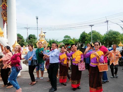 ภาพ No.170883:พิธีทอดกฐิน ณ วัดสระสี่เหลี่ยม ต.ดอนรวก อ.ดอนตูม จ.นครปฐม ในโครงการกฐินสามัคคีทั่วไทย 30,000 วัด บูชาธรรม 80 ปี หลวงพ่อธัมมชโย โดยคณะศิษยานุศิษย์วัดพระธรรมกาย วันที่ 27 ตุลาคม พ.ศ. 2567