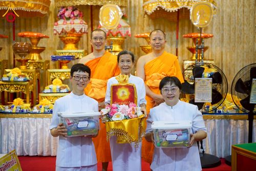 ภาพ No.273406:วันที่ 1 พฤศจิกายน พ.ศ. 2568 พิธีทอดกฐินสามัคคีทั่วไทย ณ วัดทินกรนิมิต อ.เมือง จ.นนทบุรี โดยคณะศิษยานุศิษย์ บูชาธรรม 81 ปี หลวงพ่อธัมมชโย