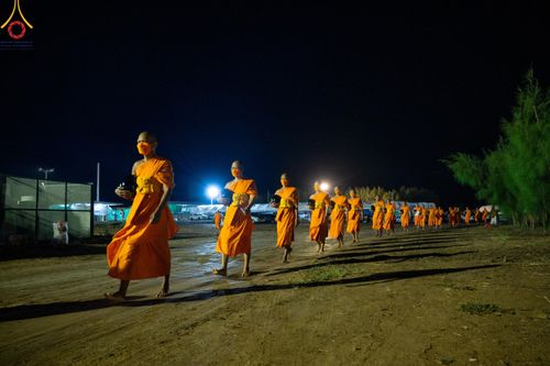 ภาพ No.118424:พิธีตักบาตรพระธรรมยาตรา ปีที่ 12 ณ อนุสรณ์สถานลำดับที่ 5 สถานที่เผยแผ่วิชชาธรรมกายครั้งแรก อนุสรณ์สถานบางปลา จ.นครปฐม วันที่ 25 มกราคม พ.ศ. 2567
