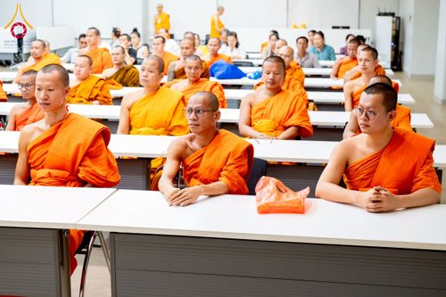 ภาพ No.222400:วันที่ 21 เมษายน พ.ศ. 2568 หลวงพ่อทัตตชีโวต้อนรับคณะสงฆ์ สปป.ลาว ณ อาคาร 100 ปี คุณยายมหารัตนอุบาสิกาจันทร์ ขนนกยูง วัดพระธรรมกาย