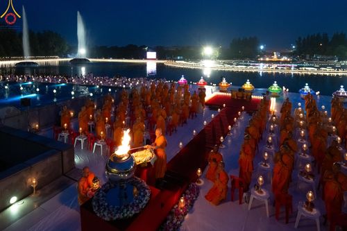 ภาพ No.170256:พิธีลอยกระทงธรรม ณ สระเศรษฐีทะเลบุญ มหาวิหารพระมงคลเทพมุนีฯ วัดพระธรรมกาย วันศุกร์ที่ 15 พฤศจิกายน พ.ศ.2567 (วันเพ็ญ 15 ค่ำ เดือน 12)