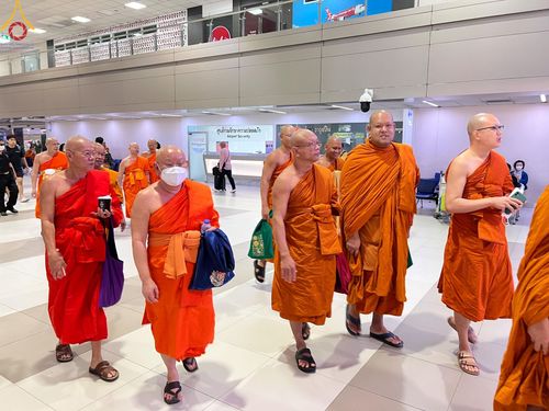 ภาพ No.60275:การต้อนรับพระสังฆาธิการ 10,000 กว่าวัดทั่วประเทศ พิธีมอบปัจจัยช่วยเหลือครู 4 จังหวัดชายแดนภาคใต้ พิธีปฏิบัติธรรม ในวันคุ้มครองโลก วันจันทร์ที่ 22 เมษายน พ.ศ.2567 ณ วัดพระธรรมกาย จ.ปทุมธานี