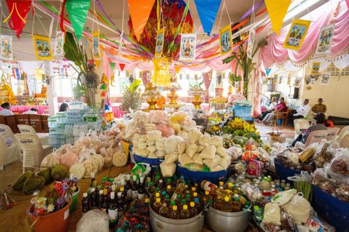 ภาพ No.171665:พิธีทอดกฐิน ณ วัดมหาโพธิ์ จ.ลพบุรี ในโครงการกฐินสามัคคีทั่วไทย 30,000 วัด บูชาธรรม 80 ปี หลวงพ่อธัมมชโย โดยคณะศิษยานุศิษย์วัดพระธรรมกาย วันที่ 27 ตุลาคม พ.ศ. 2567