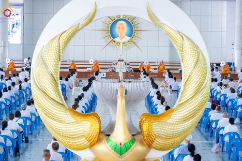 ภาพ No.102187:พิธีบุพเปตพลี ครั้งที่ 144 อุทิศบุญแด่หมู่ญาติที่ล่วงลับไปแล้ว และสืบทอดอายุพระพุทธศาสนา วันอังคารที่ 12 ธันวาคม พ.ศ. 2566 (วันพระแรม 15 ค่ำ เดือน 12) ณ หอฉันคุณยายอาจารย์ฯ วัดพระธรรมกาย