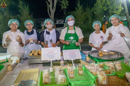 ภาพ No.189372:พิธีถวายภัตตาหารเป็นสังฆทาน แด่พระธรรมยาตรา ในโครงการธรรมยาตรา กตัญญูบูชา มหาปูชนียาจารย์ พระมงคลเทพมุนี(สด จนฺทสโร) พระผู้ปราบมาร อนุสรณ์สถาน 7 แห่ง ปีที่ 13 ณ อนุสรณ์สถานมหาวิหารพระมงคลเทพมุนี (โลตัสแลนด์) อ.สองพี่น้อง จ.สุพรรณบุรี วันที่ 5 มกราคม 2568