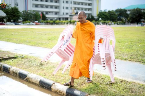 ภาพ No.239716:วันที่ 16-17 สิงหาคม พ.ศ. 2568 การปฏิบัติหน้าที่ของเจ้าหน้าที่ทุกสถานะ เพื่องานพิธีอัญเชิญรูปเหมือนพระมงคลเทพมุนี (สด จันทสโร) และพิธีกดปุ่มอัญเชิญรูปเหมือน พระมงคลเทพมุนี (สด จันทสโร) ณ มหาวิหารแก้วพระมงคลเทพมุนี ศูนย์ปฏิบัติธรรมแก้วเมืองเลย จ.เลย