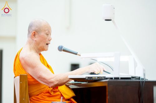 ภาพ No.224172:วันที่ 3-5 พฤษภาคม พ.ศ. 2568  กิจวัตร-กิจกรรมโครงการปฏิบัติธรรมอบรมศีลธรรม “บวชอุบาสิกาแก้ว” ถวายเป็นพระราชกุศล แด่พระบาทสมเด็จพระเจ้าอยู่หัว เนื่องในโอกาสมหามงคล “วันฉัตรมงคล” ณ วัดพระธรรมกาย อ.คลองหลวง จ.ปทุมธานี