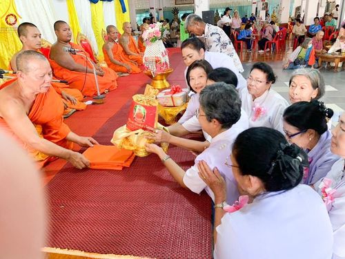 ภาพ No.176465:พิธีทอดกฐิน ณ วัดแก้วกระจ่าง ต.สีบัวทอง อ.แสวงหา จ.อ่างทอง ในโครงการกฐินสามัคคีทั่วไทย 30,000 วัด บูชาธรรม 80 ปี หลวงพ่อธัมมชโย โดยคณะศิษยานุศิษย์วัดพระธรรมกาย วันที่ 27 ตุลาคม พ.ศ. 2567