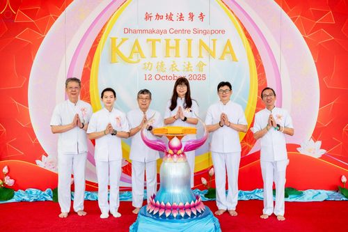ภาพ No.254216:วันที่ 12 ตุลาคม พ.ศ. 2568 พิธีทอดกฐินสามัคคีวัดพระธรรมกายสิงคโปร์  新加坡法身寺功德衣法会 Dhammakaya Centre Singapore Kathina Ceremony  
