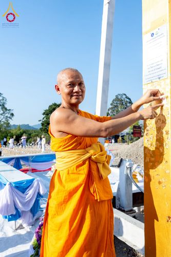 ภาพ No.275044:วันอาทิตย์ที่ 30 พฤศจิกายน พ.ศ. 2568 พิธีตอกเสาเข็ม "สร้างองค์พระเจดีย์เพื่อสร้างสันติภาพโลก" ต้นสุดท้าย ณ ศูนย์ปฏิบัติธรรมระยอง (บ้านช่องลม)