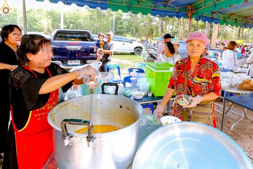 ภาพ No.268094:วันที่ 26 ตุลาคม พ.ศ. 2568 พิธีทอดกฐินสามัคคีทั่วไทย ณ วัดทุ่งสาย อ.ท่าตะเกียบ จ.ฉะเชิงเทรา โดยคณะศิษยานุศิษย์ บูชาธรรม 81 ปี หลวงพ่อธัมมชโย