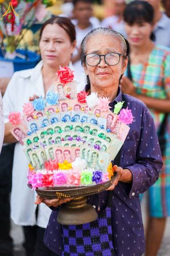 ภาพ No.169217:พิธีทอดกฐิน ณ วัดเนินสว่างวราราม จ.พิษณุโลก ในโครงการกฐินสามัคคีทั่วไทย 30,000 วัด บูชาธรรม 80 ปี หลวงพ่อธัมมชโย โดยคณะศิษยานุศิษย์วัดพระธรรมกาย วันที่ 24 ตุลาคม พ.ศ. 2567