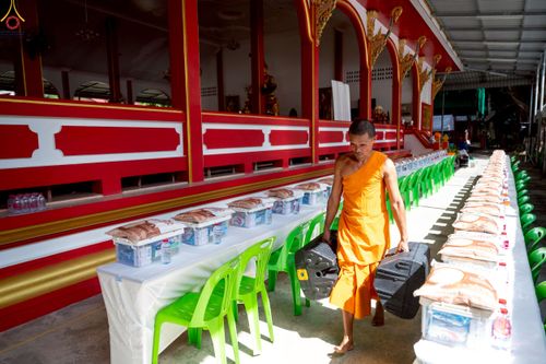 ภาพ No.234339:วันพฤหัสบดีที่ 24 กรกฎาคม พ.ศ. 2568 พิธีถวายสังฆทานแก่คณะสงฆ์ 323 วัด , พิธีมอบกองทุนหนุนแรงใจช่วยครูใต้ , พิธีทำบุญส่วนกุศลแด่ผู้วายชนม์ ในเหตุการณ์ความไม่สงบ 4 จังหวัด ชายแดนภาคใต้ (ปัตตานี , ยะลา , นราธิวาส , สงขลา) ปีที่ 21 ครั้งที่ 179 ณ วัดเวฬุวัน 