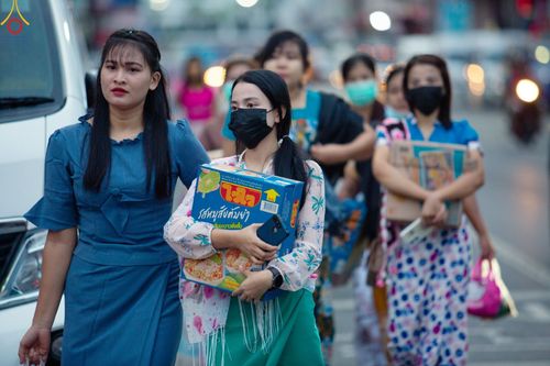 ภาพ No.85856:ตักบาตรพระนานาชาติ 10,000 รูป ใจกลางนครหาดใหญ่ จ.สงขลา วันอาทิตย์ที่ 20 สิงหาคม พ.ศ. 2566