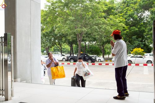 ภาพ No.242681:วันที่ 29-31 สิงหาคม พ.ศ. 2568 องค์กรภาคีเครือข่าย “บวร” (บ้าน-วัด-โรงเรียน-ราชการ) อ.คลองหลวง จัดบวชอุบาสิกาแก้ว ถวายพระราชกุศลแด่สมเด็จพระพันปีหลวง - กตัญญูบูชาแด่ผู้มีพระคุณ