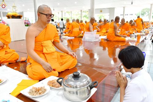 ภาพ No.229636:วันที่ 25 มิถุนายน พ.ศ. 2568 (แรม 15 ค่ำ เดือน 7) พิธีบุพเปตพลี ครั้งที่ 166 ร่วมอุทิศบุญแด่หมู่ญาติที่ล่วงลับไปแล้ว และสืบทอดอายุพระพุทธศาสนา ณ หอฉันคุณยายอาจารย์ฯ วัดพระธรรมกาย