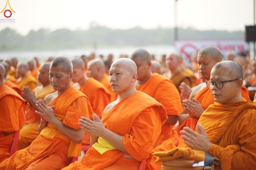 ภาพ No.135353:โครงการตักบาตรข้าวสารอาหารแห้งพระภิกษุสามเณร ๑,๐๐๐ รูป วันอังคารที่ ๙ เมษายน พ.ศ.๒๕๖๗ ณ ถนนหน้าที่ว่าการอำเภอคลองขลุง (เส้นเลียบแม่น้ำปิง) ตำบลคลองขลุง อำเภอคลองขลุง จังหวัดกำแพงเพชร