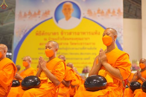 ภาพ No.75514:วัดพระธรรมกายจัด งานบุญวันอาทิตย์ต้นเดือน  มีกิจกรรมดังนี้ พิธีตักบาตร, พิธีบูชาข้าวพระ พระธรรมยาตรารับประกาศนียบัตร โครงการธรรมยาตราฯ ปีที่ 11 ในวันที่ 5 กุมภาพันธ์ พ.ศ. 2566 ณ วัดพระธรรมกาย อ.คลองหลวง จ.ปทุมธานี