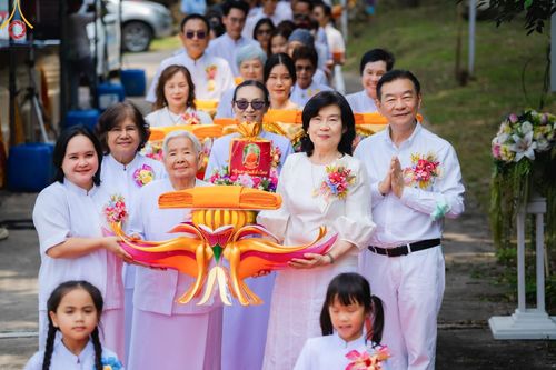 ภาพ No.169595:พิธีทอดกฐินเพื่อสร้าง หอฉันคุณยายอาจารย์ มหารัตนอุบาสิกาจันทร์ ขนนกยูง  ณ ศูนย์ปฏิบัติธรรมชลบุรี วันที่ 25 ตุลาคม พ.ศ. 2567