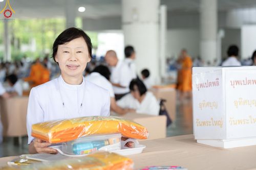 ภาพ No.58573:พิธีบุพเปตพลี ครั้งที่ 149 ร่วมอุทิศบุญแด่หมู่ญาติที่ล่วงลับไปแล้ว และสืบทอดอายุพระพุทธศาสนา วันอังคารที่ 23 เมษายน พ.ศ. 2567 (วันพระ ขึ้น 15 ค่ำ เดือน 5) ณ หอฉันคุณยายอาจารย์ฯ วัดพระธรรมกาย