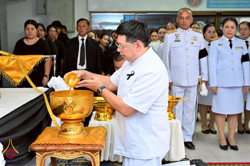 ภาพ No.260849:อำเภอคลองหลวง จัดพิธีสรงน้ำพระบรมศพ สมเด็จพระนางเจ้าสิริกิติ์ พระบรมราชินีนาถ พระบรมราชชนนีพันปีหลวง  ด้วยสำนึกในพระมหากรุณาธิคุณตราบนิจนิรันดร์ วันที่ 26 ตุลาคม พ.ศ. 2568 เวลา 09.30 น. ณ ที่ว่าการอำเภอคลองหลวง จังหวัดปทุมธานี