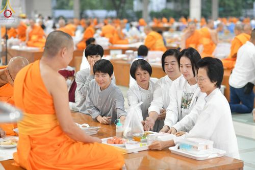 ภาพ No.184747:พิธีถวายภัตตาหารเมนูสวรรค์ "เพื่อการบรรลุธรรม" เนื่องในวาระอายุวัฒนมงคล 84 ปี หลวงพ่อทัตตชีโว วันเสาร์ที่ 21 ธันวาคม พ.ศ. 2567 ณ หอฉันคุณยายอาจารย์ฯ วัดพระธรรมกาย